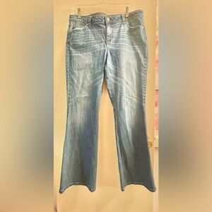 Jennifer Lopez Bootcut Jeans
SIZE 16    Great Condition